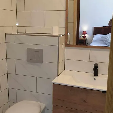 18 On The Rue アパート エイメ